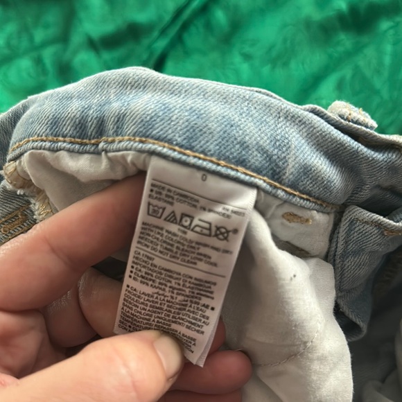 Old Navy Jean Shorts Distressed Size 0 - Picture 6 of 6